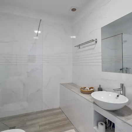 4 Omanai Tenerife Sur *